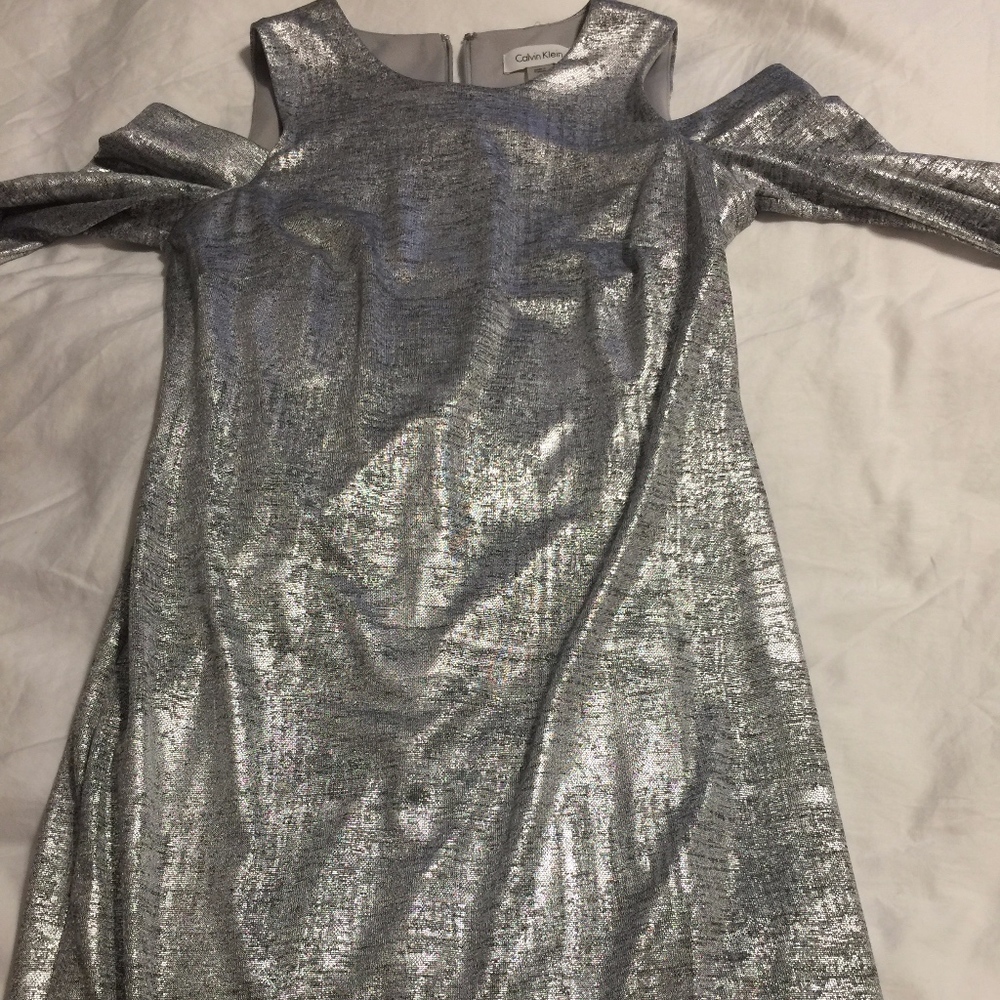Calvin Klein Size 4 Silver Cocktail Dress